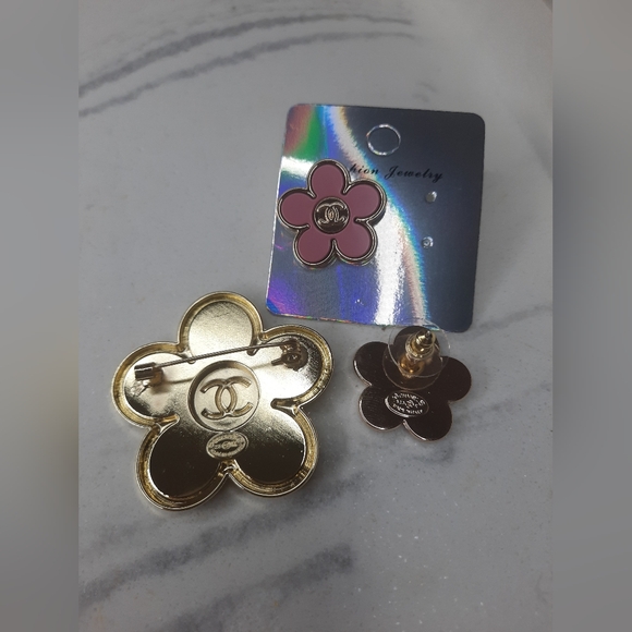 Pink Flower Earrings and Brooch Set🩷🌸 - Picture 5 of 5